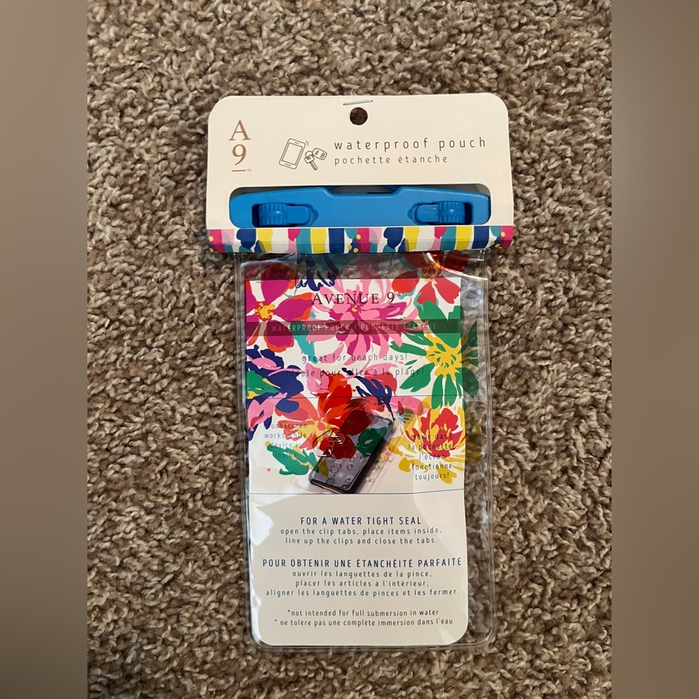 🐠 Avenue 9. Water Protector Pouch For Phone. NWT.